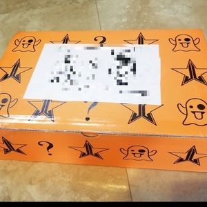 BNIB Jeffree Star Halloween 🎃 mystery box .